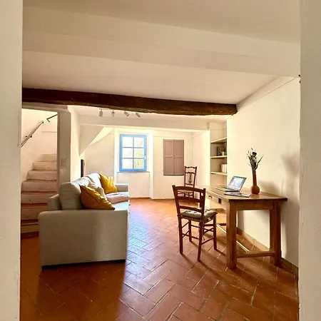 Provencal Village House Le Castellet (Alpes-de-Haute-Provence)